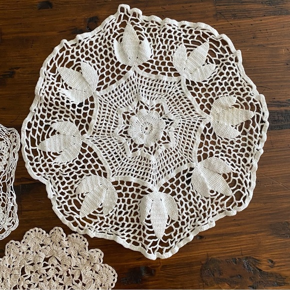 Vintage Lace Crochet Doily Cream Off White Beige Doilie Cottagecore set of 3 - Picture 12 of 13